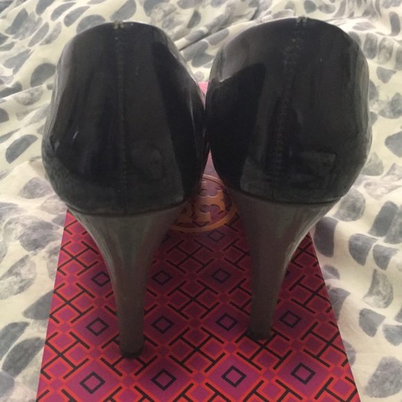 Moda Spana Black Heels with Gray and Red Footbed Sz 10 - Picture 2 of 4